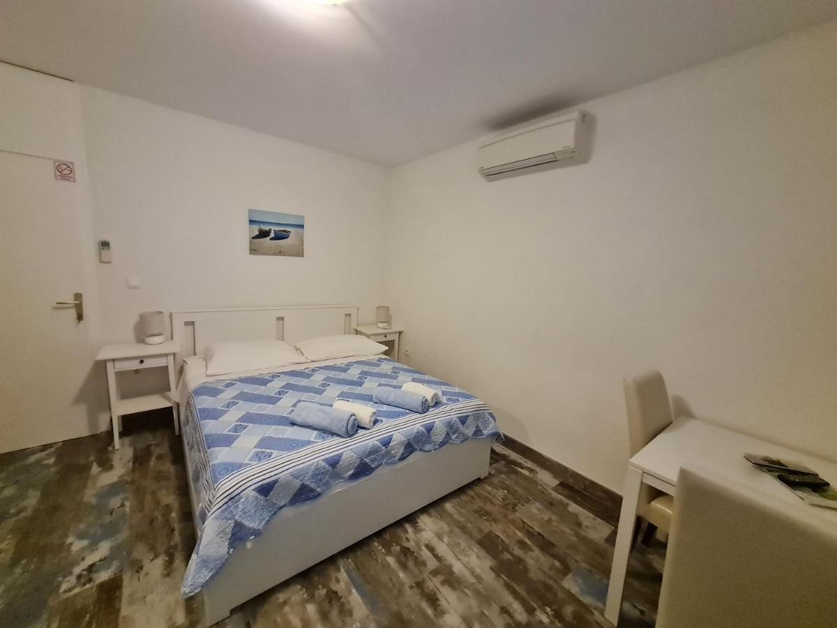 Rooms Andelka Bol Bilik gambar