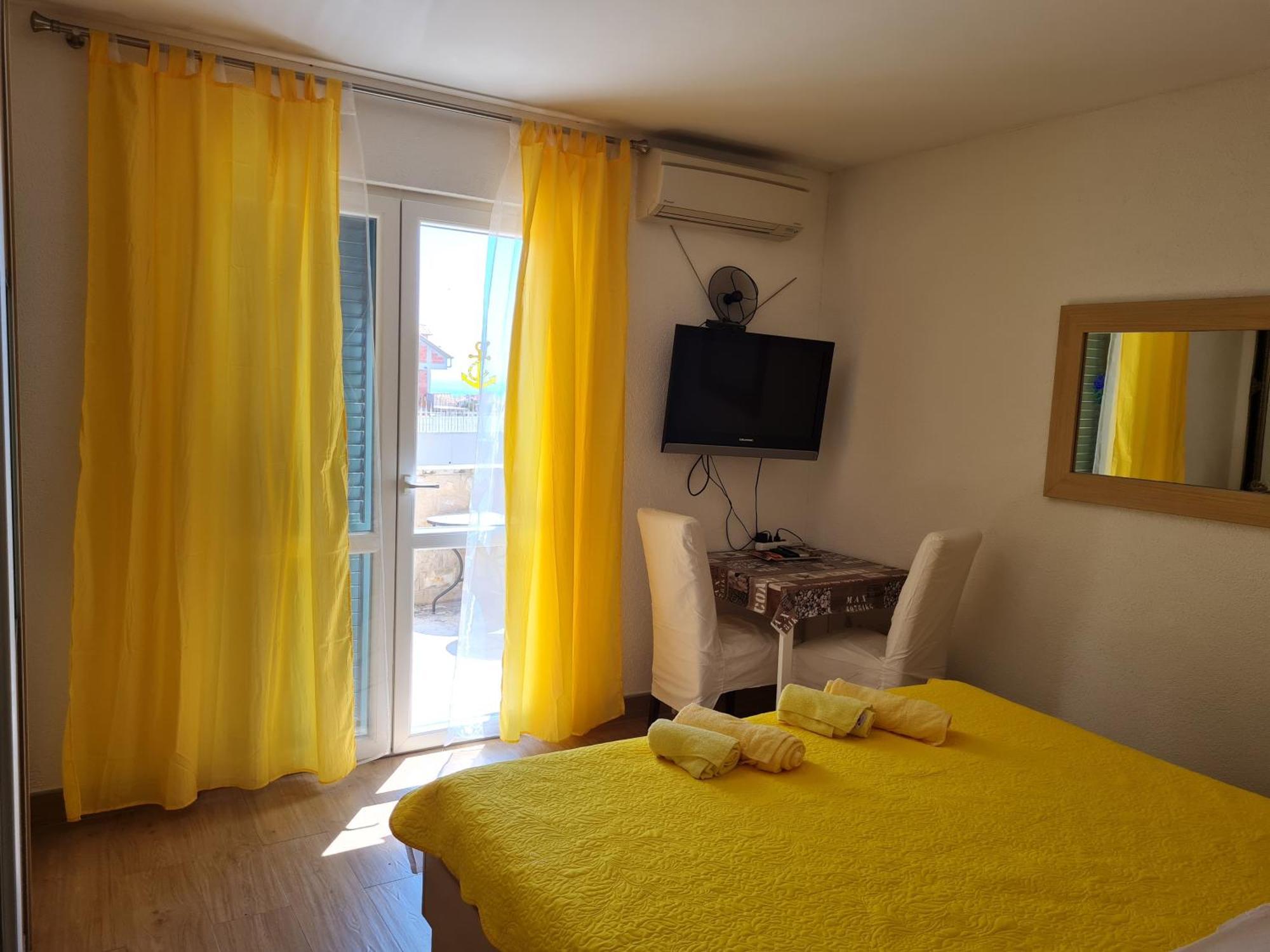 Rooms Andelka Bol Bilik gambar