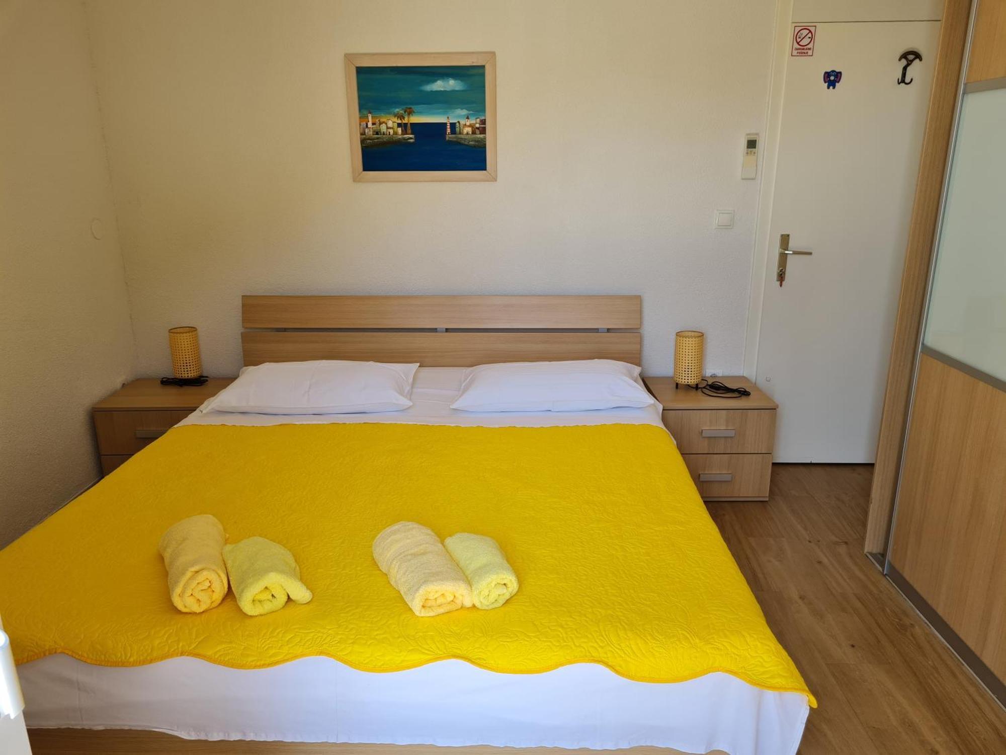 Rooms Andelka Bol Bilik gambar